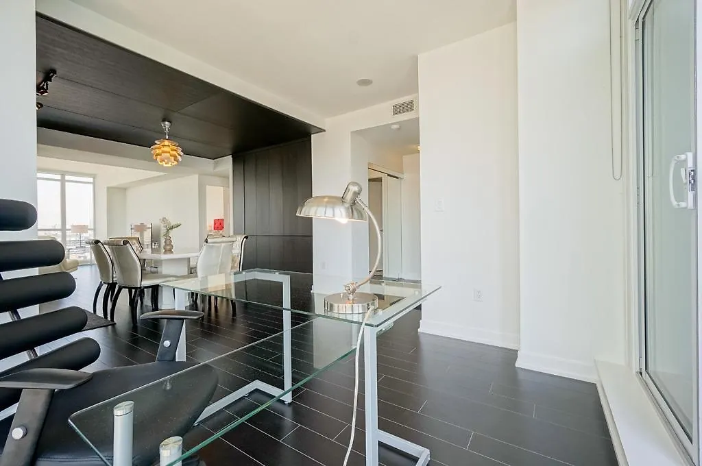 Hydewest - Capreol Luxury Furnished Penthouse Apartment Toronto
