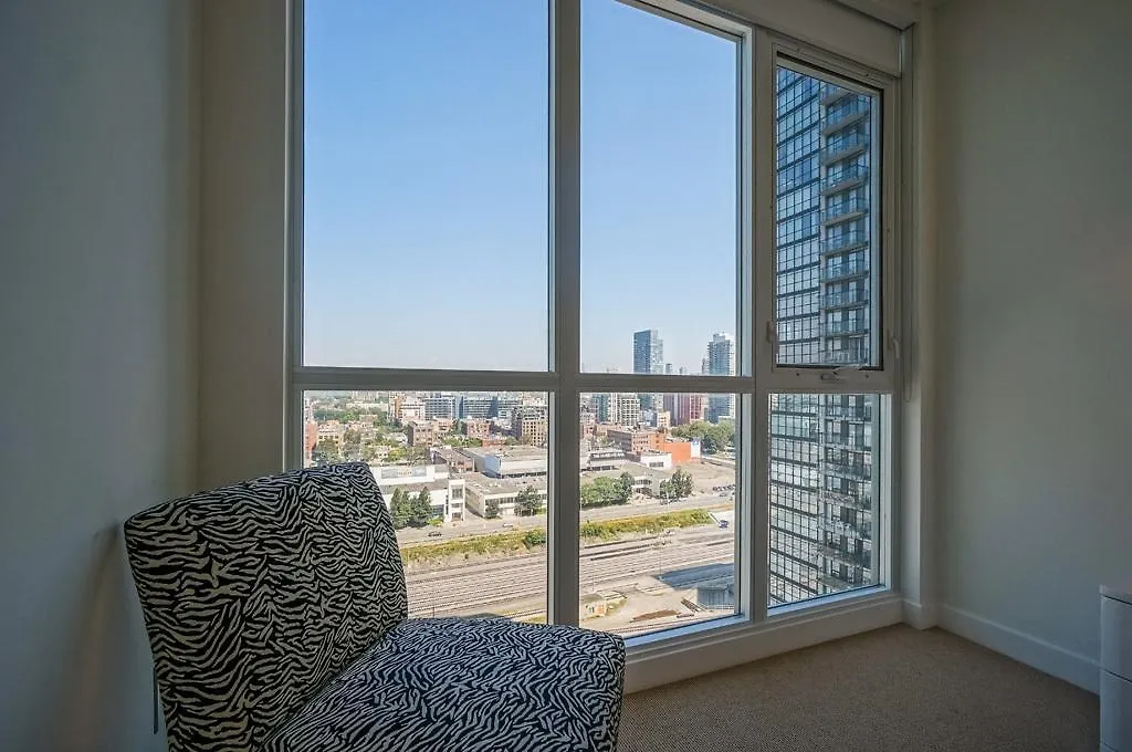 Hydewest - Capreol Luxury Furnished Penthouse Apartment Toronto