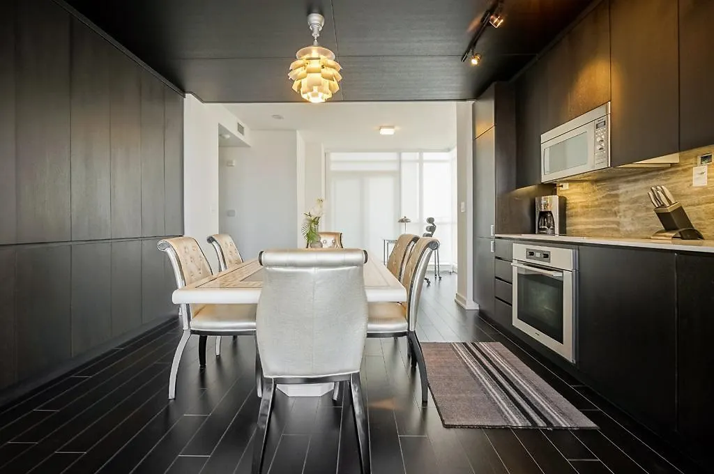 Hydewest - Capreol Luxury Furnished Penthouse Apartment تورونتو كندا