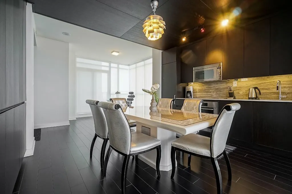 Hydewest - Capreol Luxury Furnished Penthouse Apartment تورونتو كندا