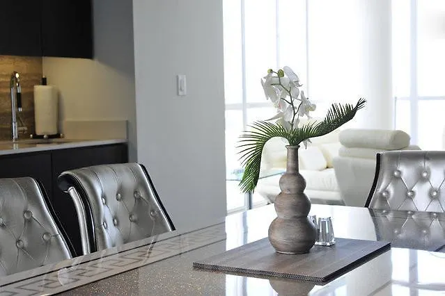 Hydewest - Capreol Luxury Furnished Penthouse Apartment تورونتو كندا