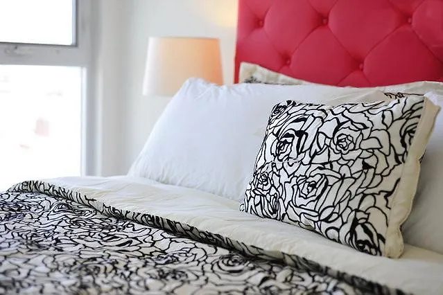 Hydewest - Capreol Luxury Furnished Penthouse Apartment تورونتو