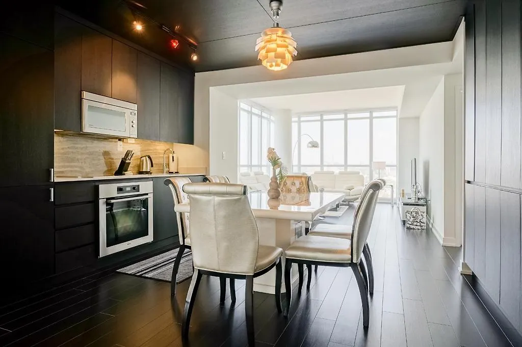 Hydewest - Capreol Luxury Furnished Penthouse Apartment تورونتو