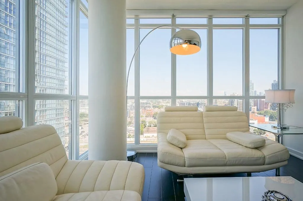 Hydewest - Capreol Luxury Furnished Penthouse Apartment تورونتو 0*,  كندا