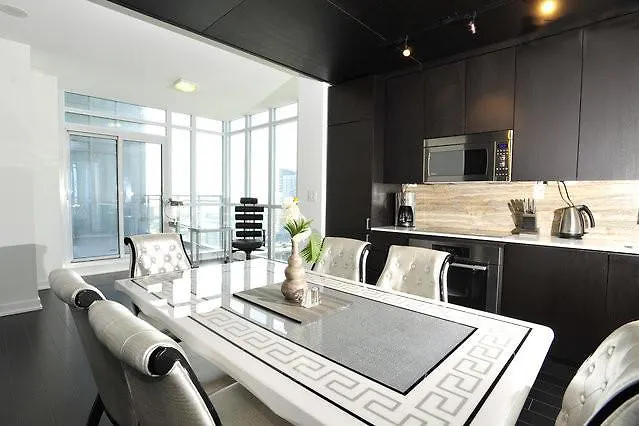 Hydewest - Capreol Luxury Furnished Penthouse Apartment تورونتو كندا