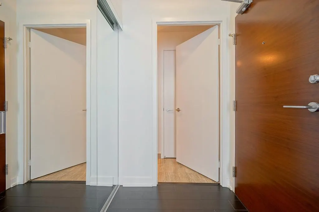 Hydewest - Capreol Luxury Furnished Penthouse Apartment تورونتو