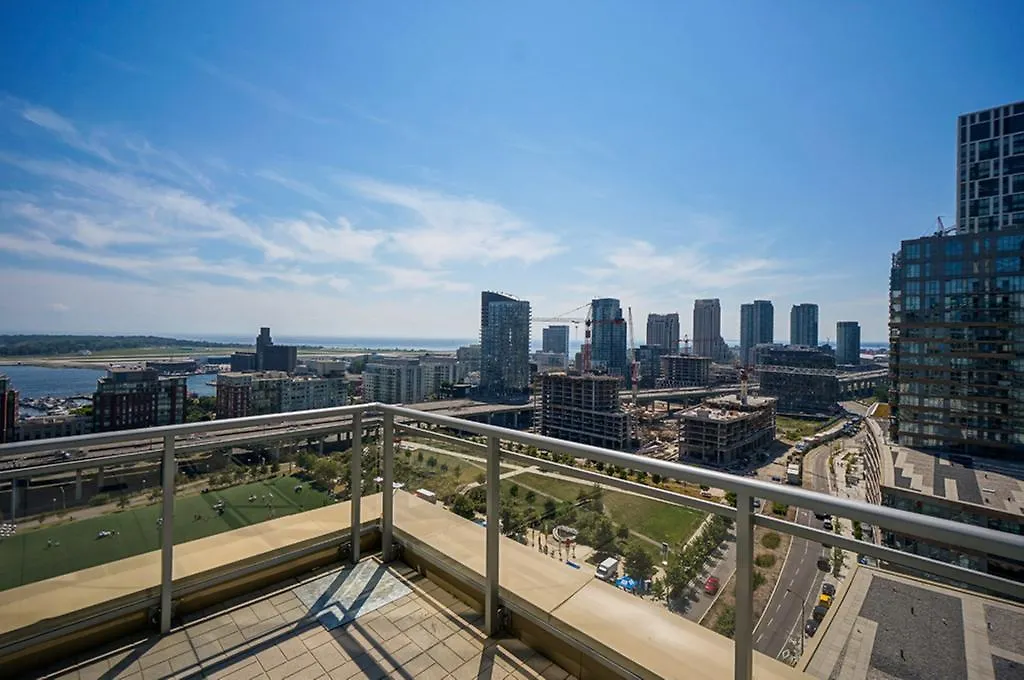 Hydewest - Capreol Luxury Furnished Penthouse Apartment تورونتو