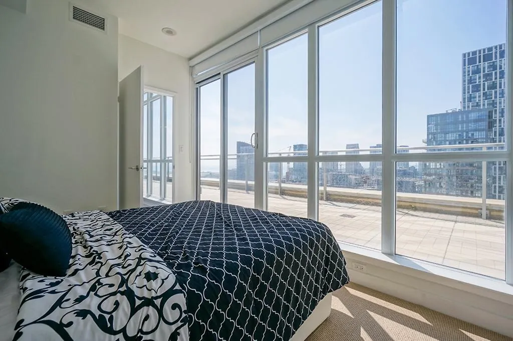 Hydewest - Capreol Luxury Furnished Penthouse Apartment تورونتو