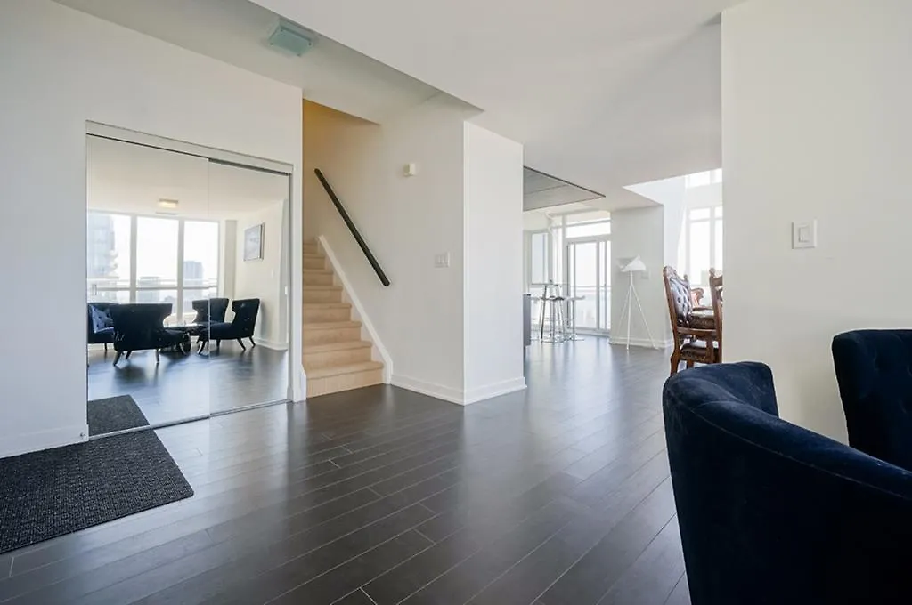 Hydewest - Capreol Luxury Furnished Penthouse Apartment تورونتو 0*,