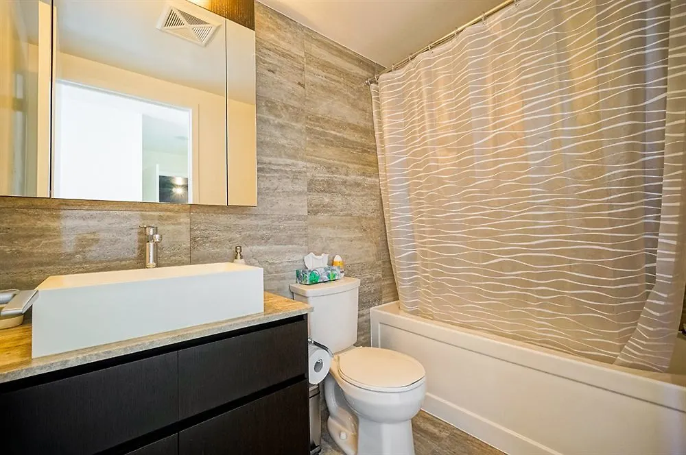Hydewest - Capreol Luxury Furnished Penthouse Apartment تورونتو